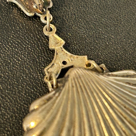 Vintage Made in Spain Oyster Earrings with Pearl. - Picture 10 of 11